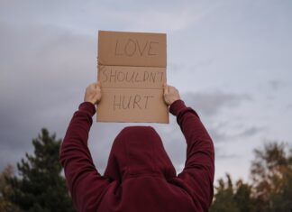 “Violenza” di Paolo Cendon Donne vittime di violenza