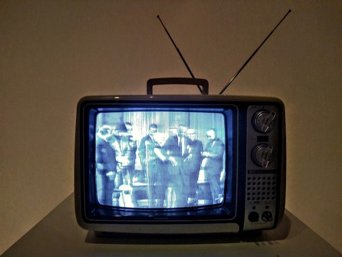 bruna-araujo-televisione-unsplash